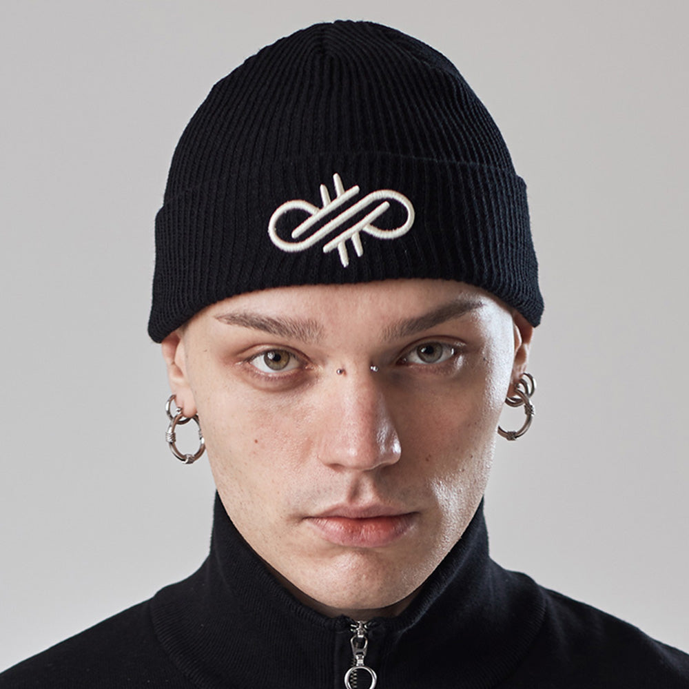 SIGNATURE MID-SIZE BEANIE